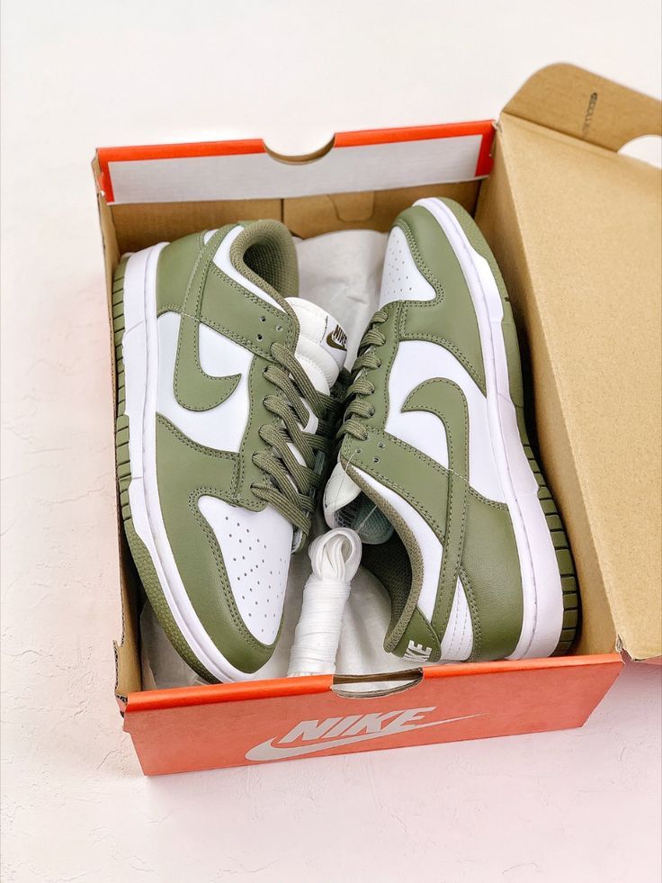 DUNK LOW OLIVE GREEN